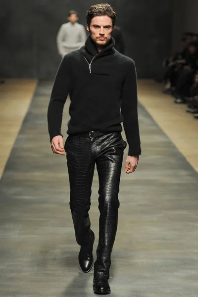 Look 26